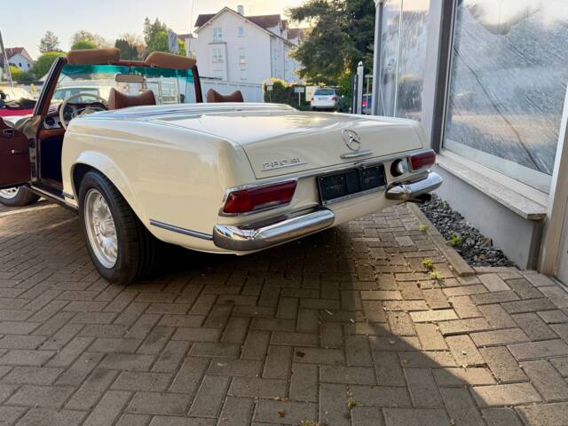 Mercedes-Benz 280 SL
