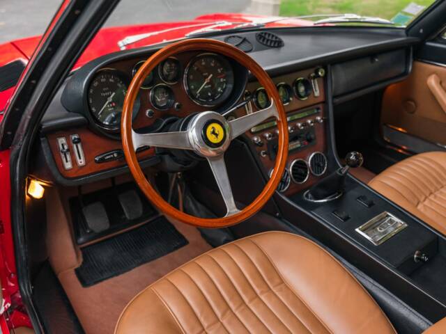 Ferrari 365 GT 2+2