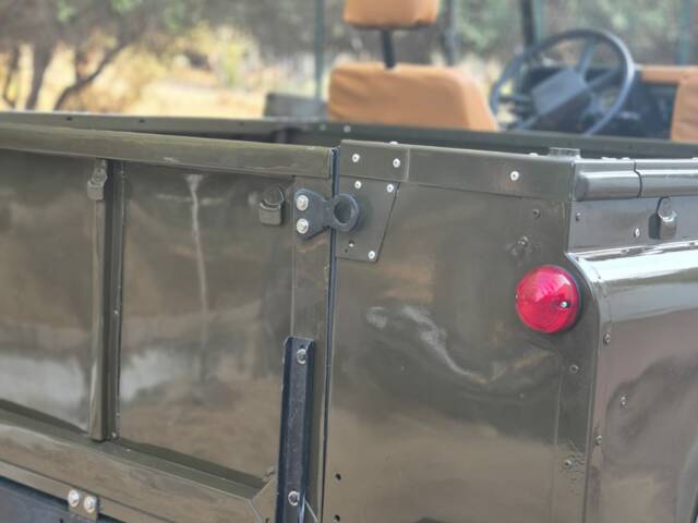 Land Rover 90