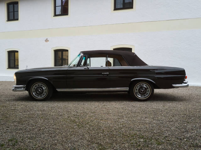Mercedes-Benz 280 SE