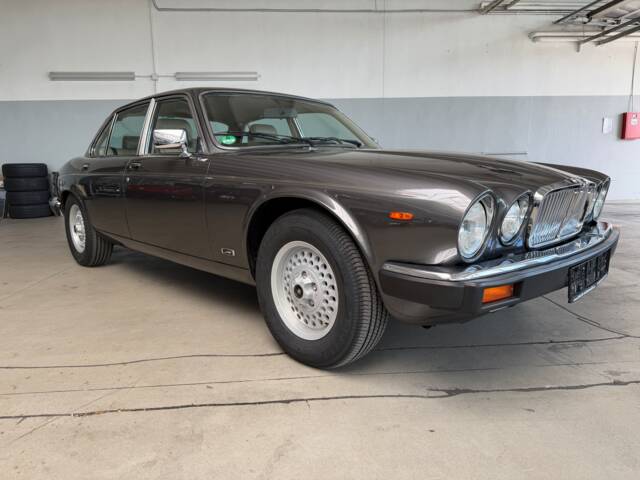 Jaguar XJ 12