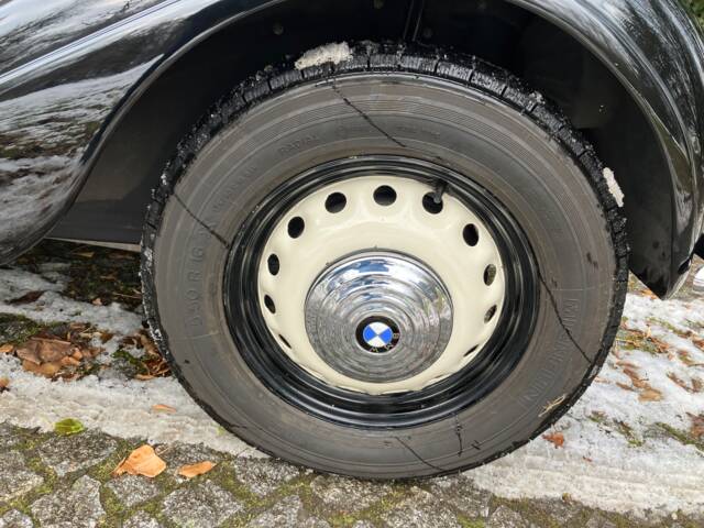 BMW 327
