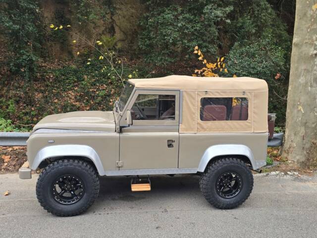 Land Rover Defender 90
