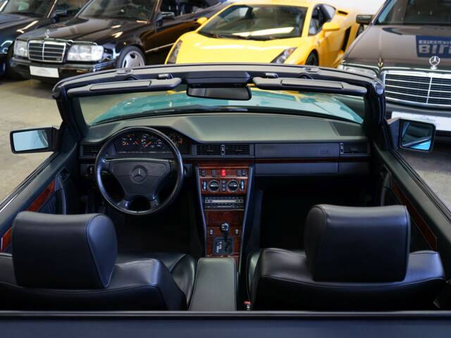 Mercedes-Benz 300 CE-24