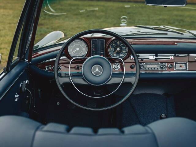 Mercedes-Benz 250 SE