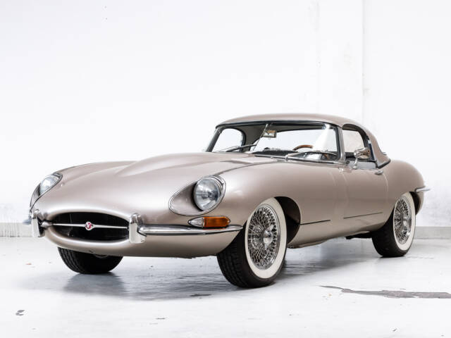 Image 1/37 of Jaguar E-Type (1968)