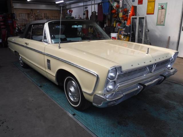 Image 1/42 of Plymouth Fury III Convertible (1966)