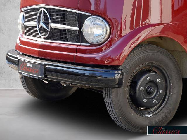 Mercedes-Benz L 319