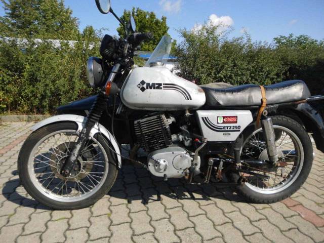 Bild 1/22 von MZ DUMMY (1986)