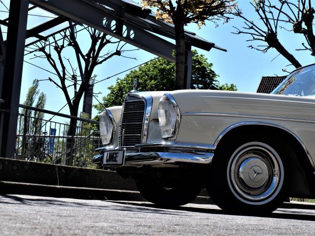 Mercedes-Benz 300 SE
