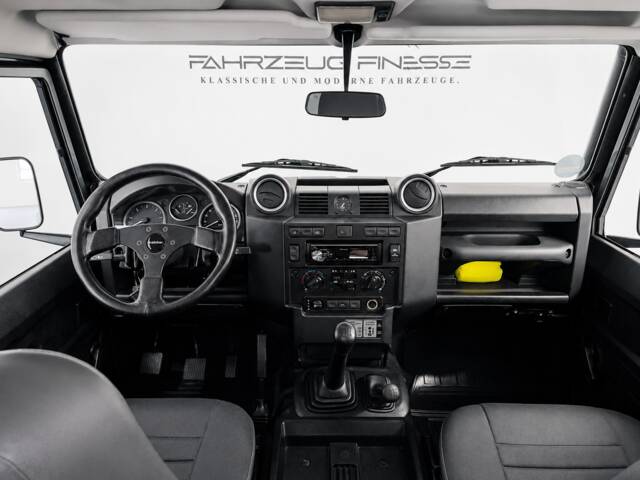Land Rover Defender 90