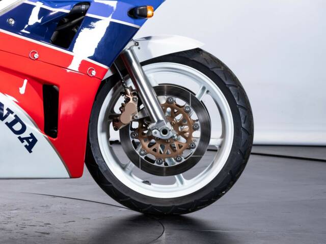 Honda VFR 750R RC 30