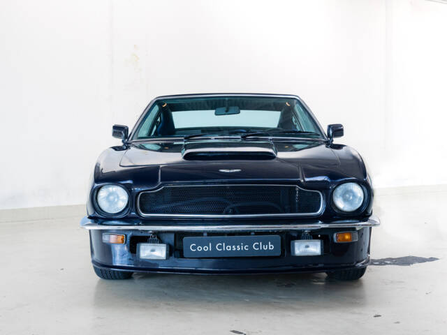 Aston Martin DBS V8