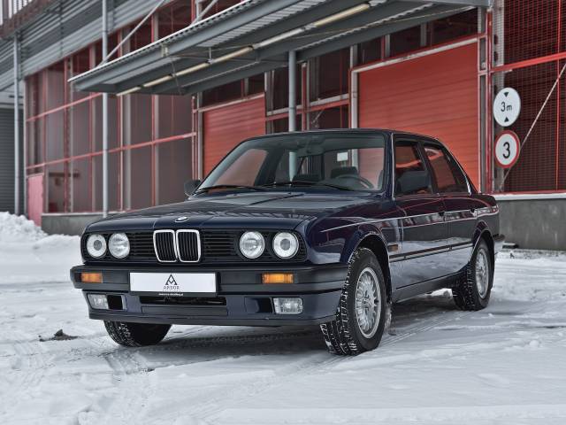 Immagine 1/40 di BMW 320i (1987)