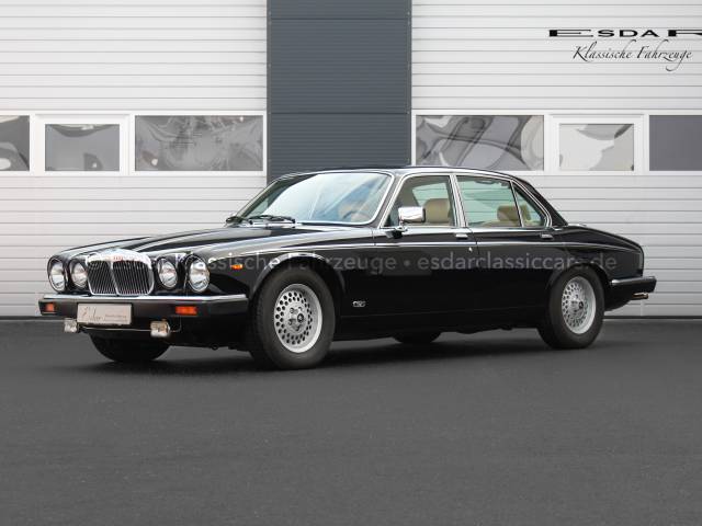 Daimler Double Six