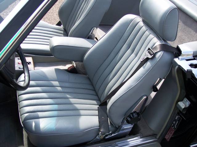 Mercedes-Benz 560 SL