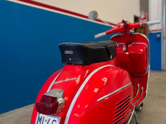 Piaggio Vespa 180 SS
