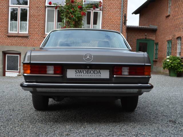 Mercedes-Benz 230 CE