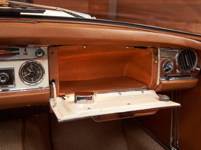 Mercedes-Benz 230 SL