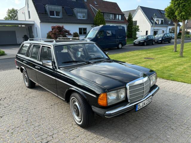 Imagen 1/51 de Mercedes-Benz 230 TE (1983)
