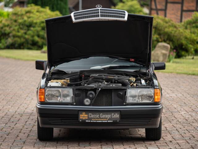 Mercedes-Benz 190 E