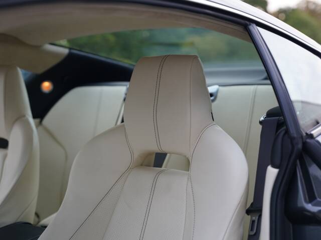 Aston Martin DB 9
