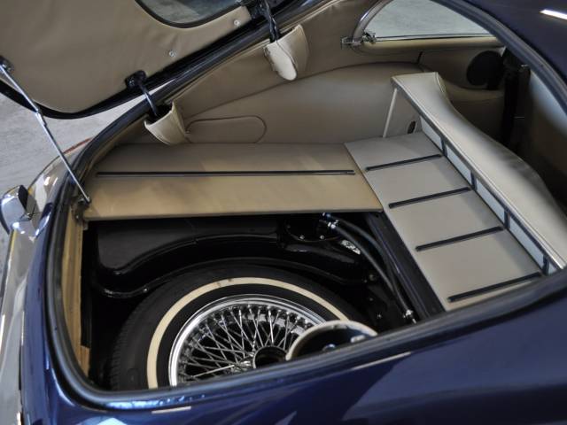 Jaguar E-Type V12 (2+2)