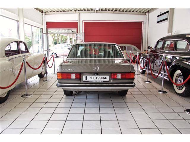 Mercedes-Benz 230 E