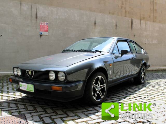 Afbeelding 1/10 van Alfa Romeo GTV 2.0 (1986)