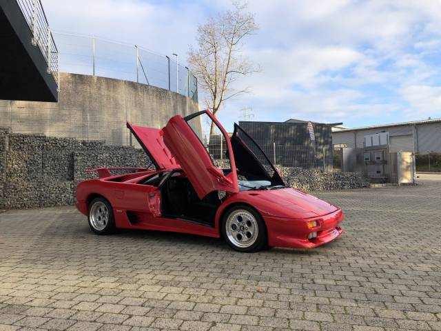 Image 1/43 de Lamborghini Diablo VT (1994)