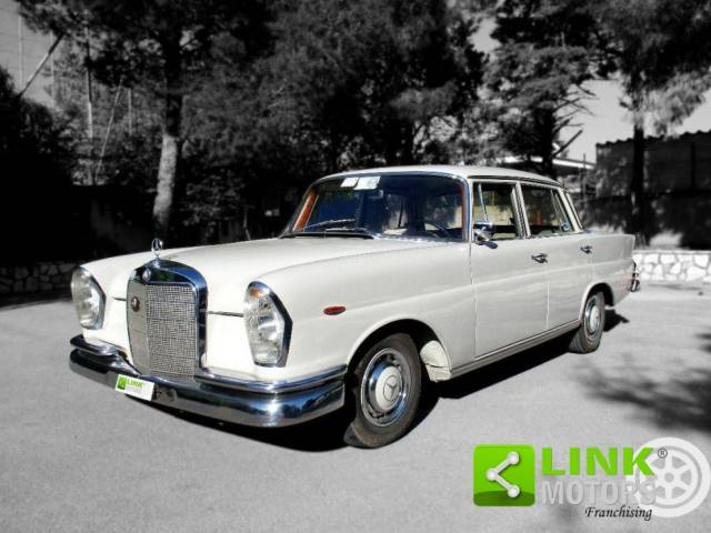 Afbeelding 1/10 van Mercedes-Benz 220 b (1960)