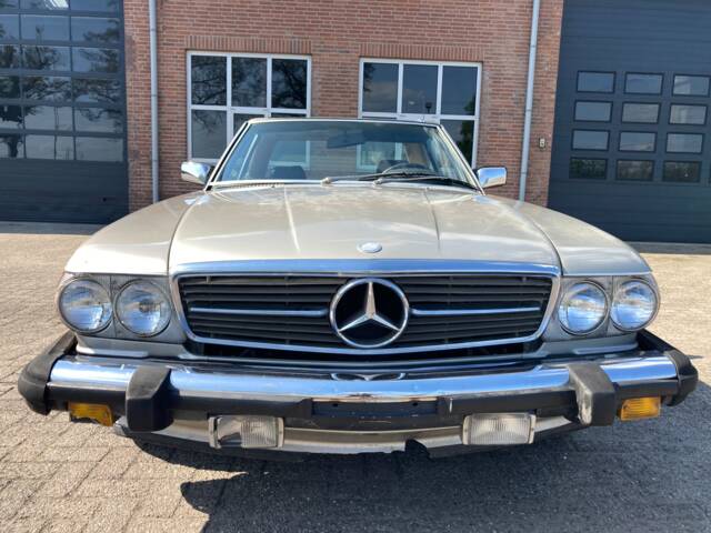Mercedes-Benz 560 SL