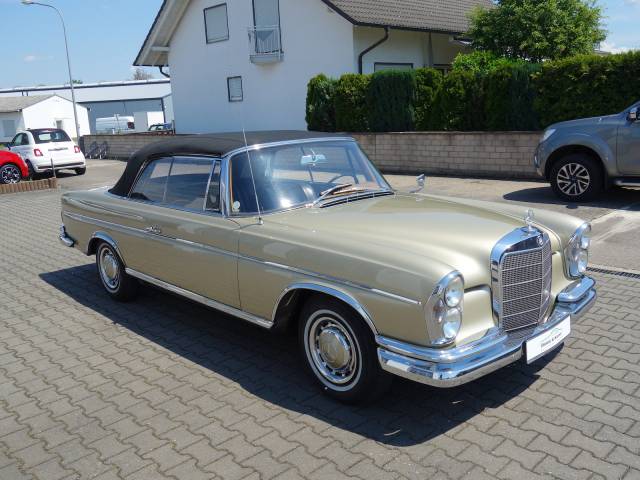 Mercedes-Benz 300 SE