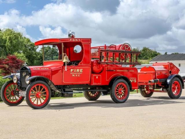 Image 1/27 of Ford Model T Firetruck (1925)
