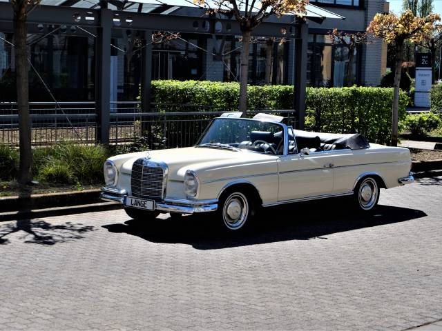 Mercedes-Benz 300 SE