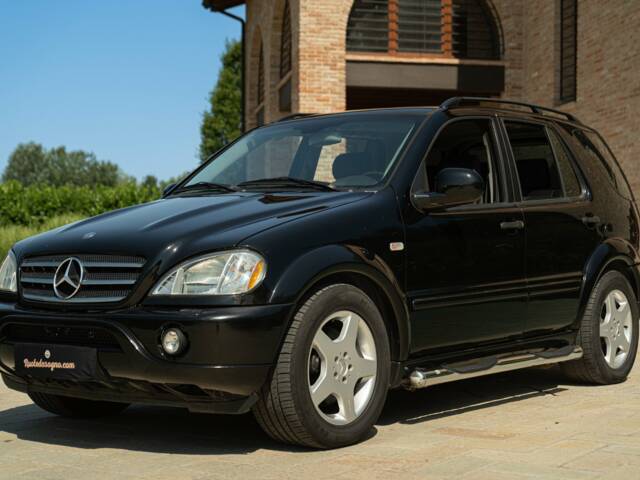 Image 1/50 of Mercedes-Benz ML 55 AMG (2000)