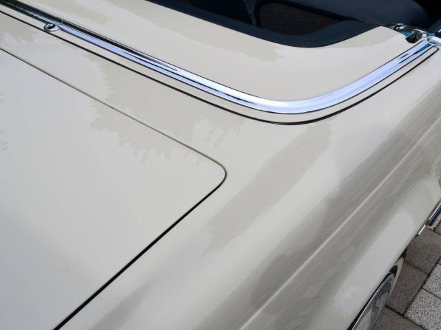 Mercedes-Benz 230 SL