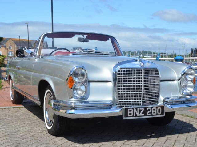 Mercedes-Benz 280 SE