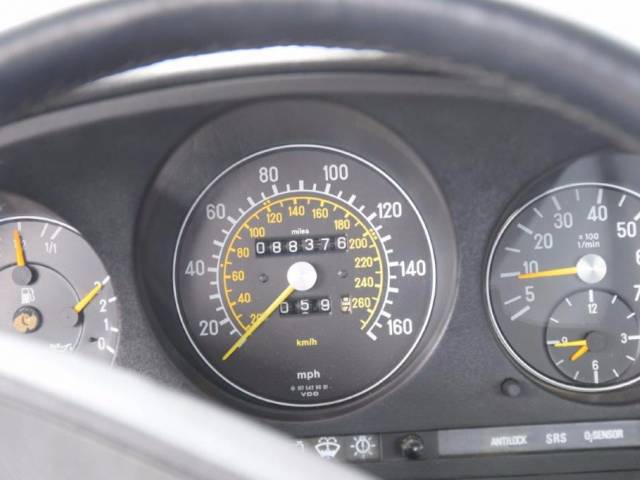 Mercedes-Benz 560 SL