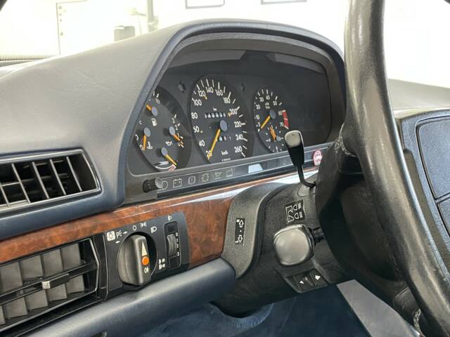 Mercedes-Benz 560 SEL