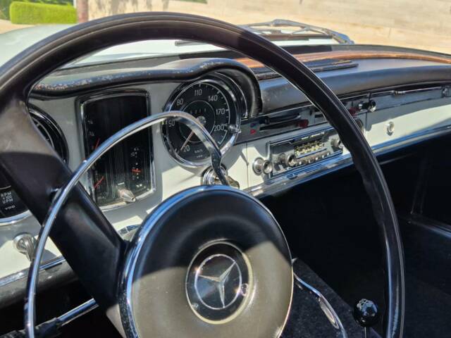 Mercedes-Benz 230 SL