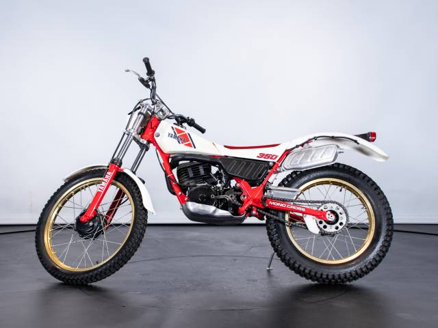 Image 1/27 de Yamaha DUMMY (1985)