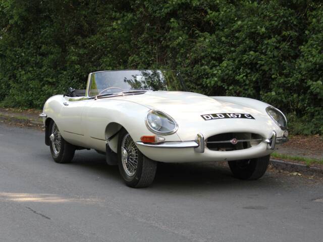 Bild 1/18 von Jaguar E-Type 4.2 (1965)