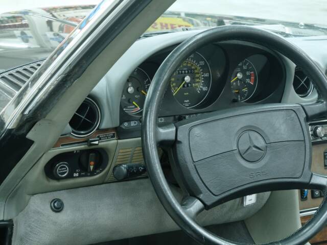 Mercedes-Benz 560 SL