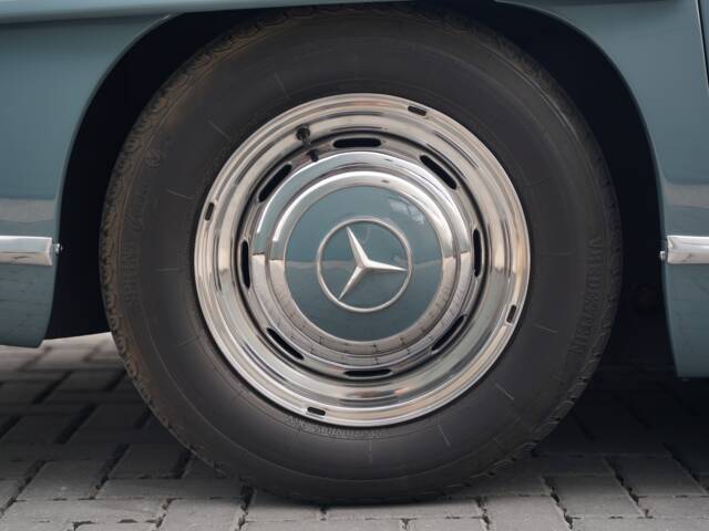 Mercedes-Benz 300 SL Roadster