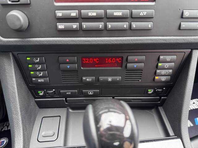 BMW 528i