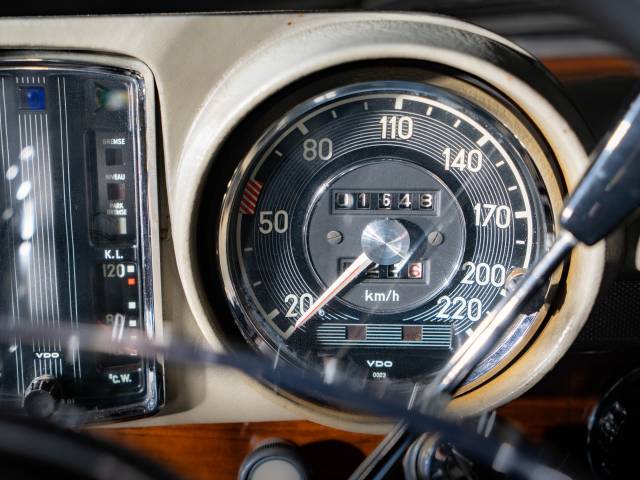Mercedes-Benz 600