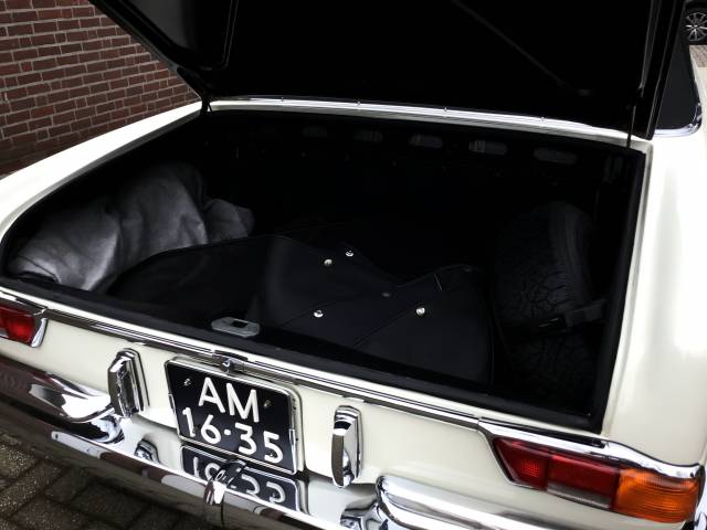 Mercedes-Benz 280 SE