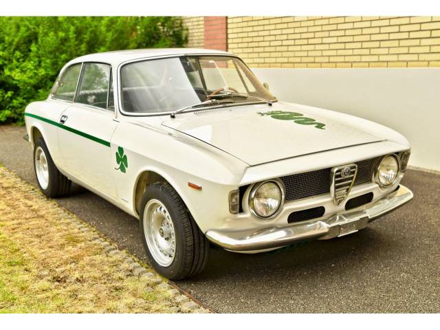 Bild 1/18 von Alfa Romeo Giulia 1300 GT Junior (1968)