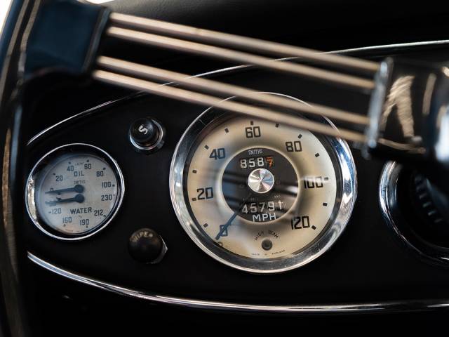 Austin-Healey 100/6 (BN6)